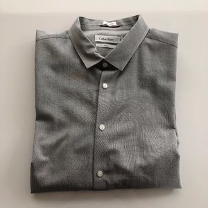Calvin Klein single cuff men's dress shirt. Slim fit size XL.